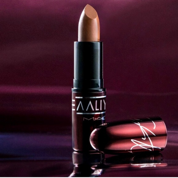BRAND NEW Aaliyah MAC Lipstick- TRY AGAIN🔥 - Picture 6 of 8